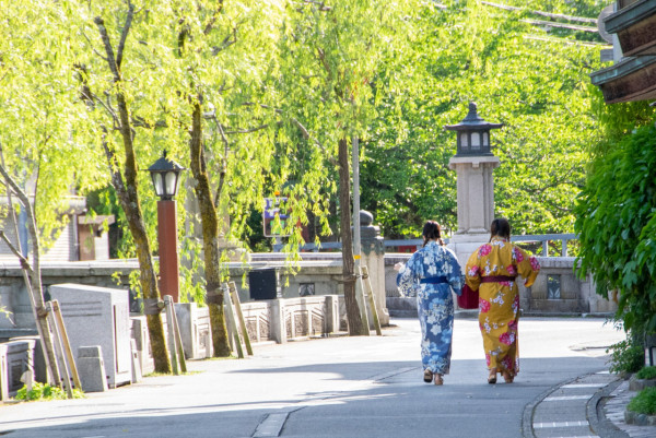 有片|內地男為流量亂入日本馬拉松 無視現場職員阻止 中日網民齊炮轟