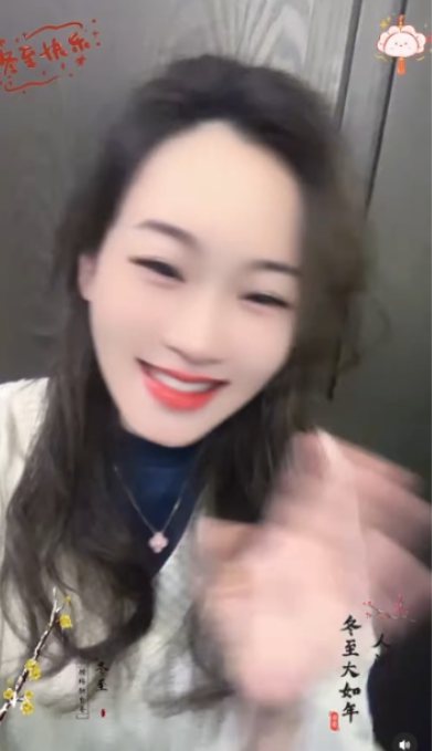 港姐冠軍北上搵食 歌藝屢被質疑 被鬧P圖P過火：其實唔開濾鏡都好靚 