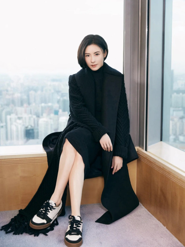 45歲張栢芝「神顏」生圖流出登熱搜 三孩之母仍似《喜劇之王》柳飄飄極震撼
