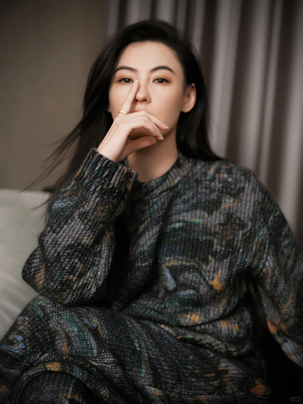 45歲張栢芝「神顏」生圖流出登熱搜 三孩之母仍似《喜劇之王》柳飄飄極震撼