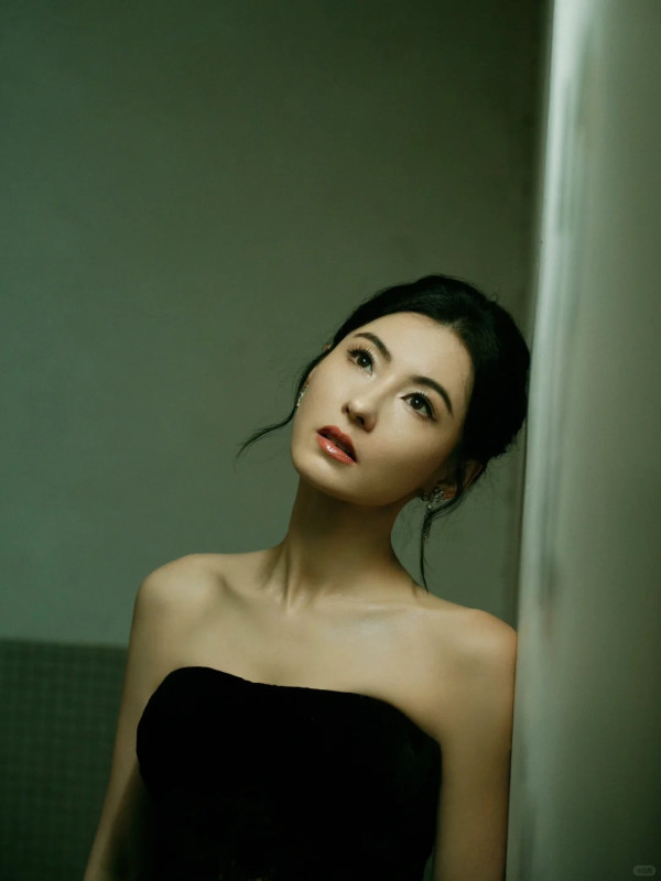 45歲張栢芝「神顏」生圖流出登熱搜 三孩之母仍似《喜劇之王》柳飄飄極震撼
