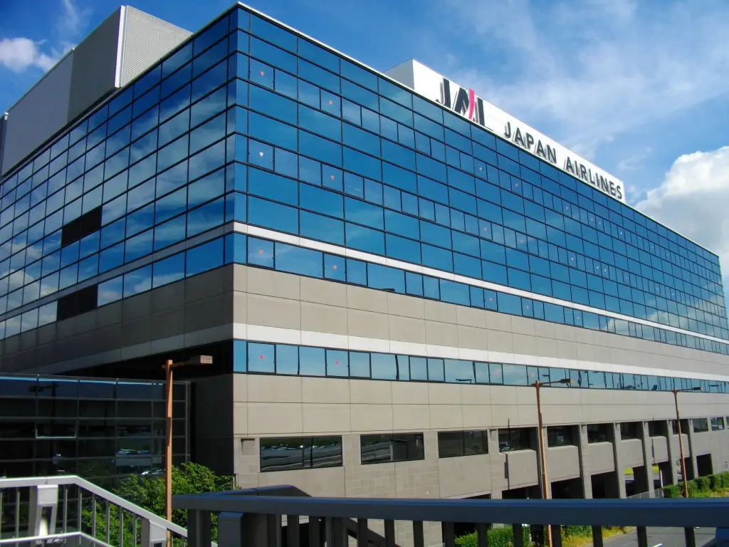 日航 JAL  表示，品牌行李系統於今（26 日）早 7 時 30 分起遭受網絡攻擊，令行李托運系統受到影響，最少有 9 個國內航班因此而延誤。