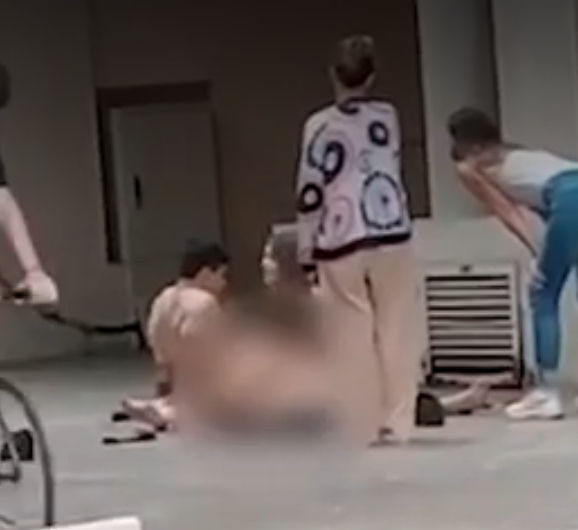 男女草坪巨坑公然上演活春宮 激戰地點竟意外成打卡熱點!