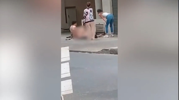 男女草坪巨坑公然上演活春宮 激戰地點竟意外成打卡熱點!