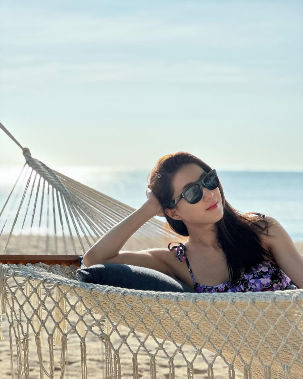 鍾嘉欣激罕公開加拿大4千呎獨立屋內貌！旋轉樓梯/一望無際花園！ 