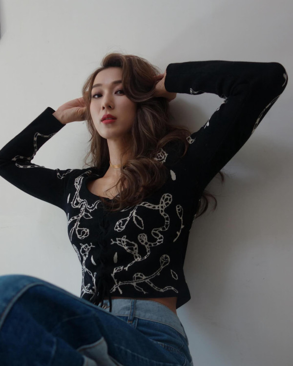 鍾嘉欣激罕公開加拿大4千呎獨立屋內貌！旋轉樓梯/一望無際花園！ 