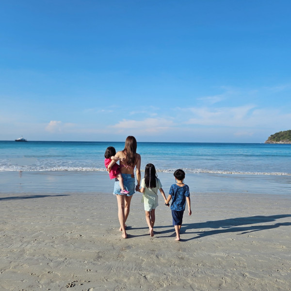 鍾嘉欣激罕公開加拿大4千呎獨立屋內貌！旋轉樓梯/一望無際花園！ 