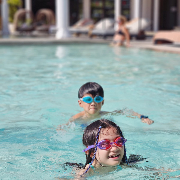 鍾嘉欣激罕公開加拿大4千呎獨立屋內貌！旋轉樓梯/一望無際花園！ 