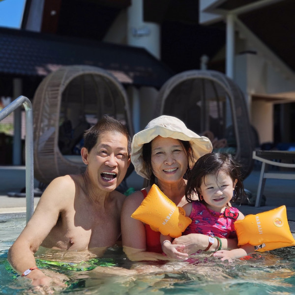 鍾嘉欣激罕公開加拿大4千呎獨立屋內貌！旋轉樓梯/一望無際花園！ 