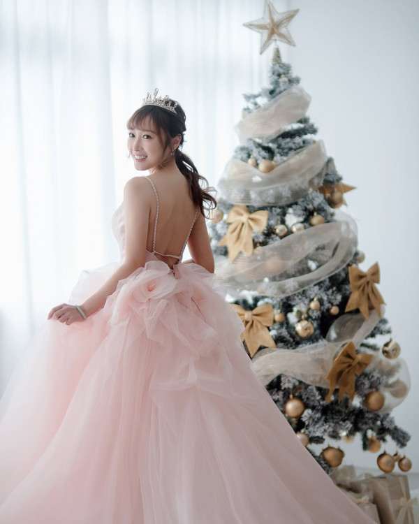 黃美棋婚後大解放晒極限爆乳泳衣照 34D迫爆上圍事業線深不見底震撼網民