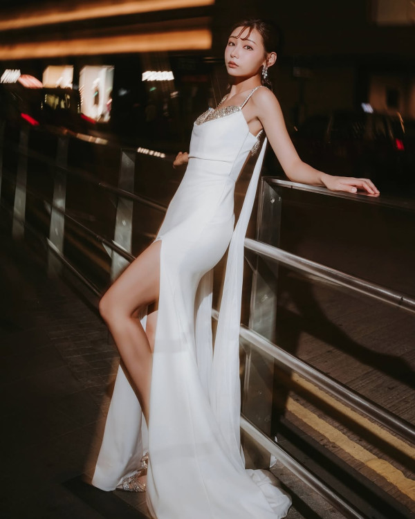 簡淑兒性感現身泰國音樂節 罕曬深長事業線 力撼咪神陳婉衡！ 