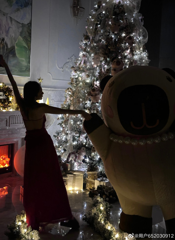 阿嬌北京豪宅內貌大公開！曬CHANEL聖誕樹獲讚有儀式感 