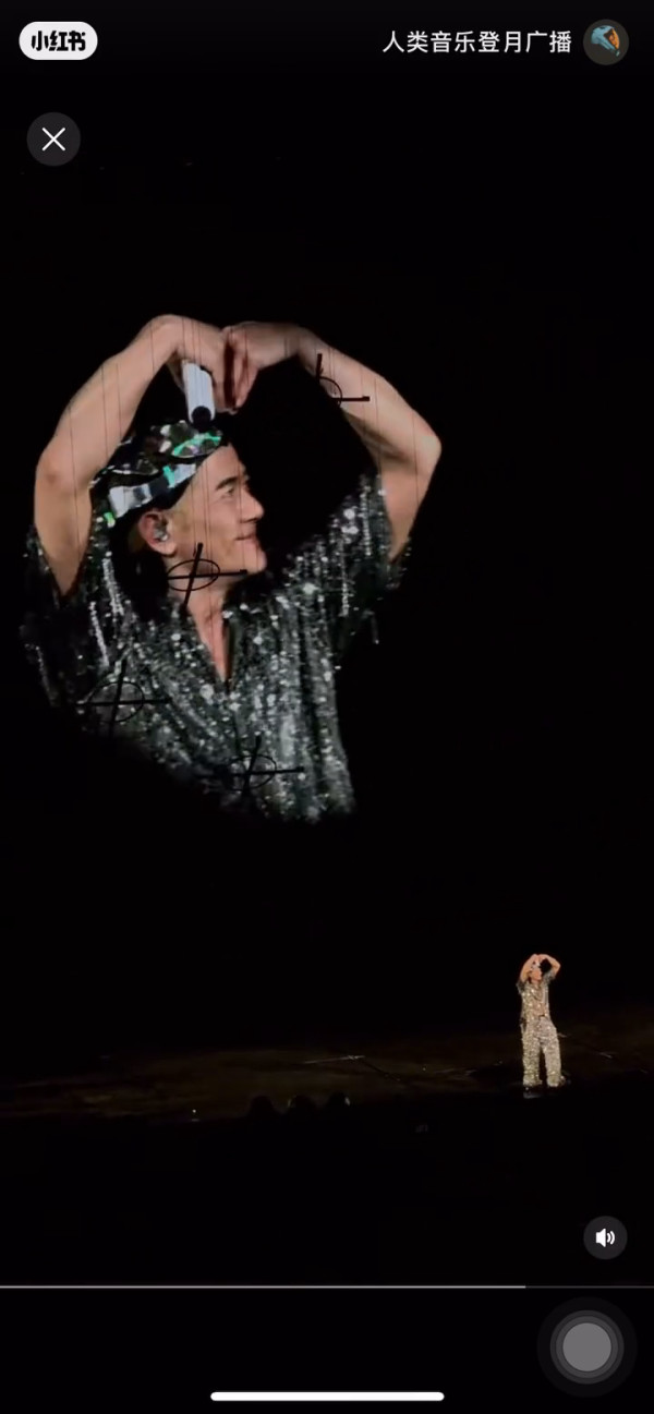 郭富城台北演唱會墮台傳巨響 右手遭重擊 起身忍痛完成表演