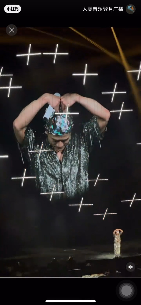 郭富城台北演唱會墮台傳巨響 右手遭重擊 起身忍痛完成表演