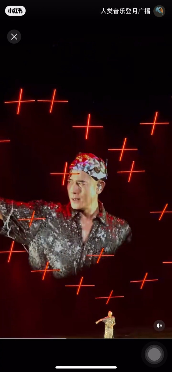 郭富城台北演唱會墮台傳巨響 右手遭重擊 起身忍痛完成表演