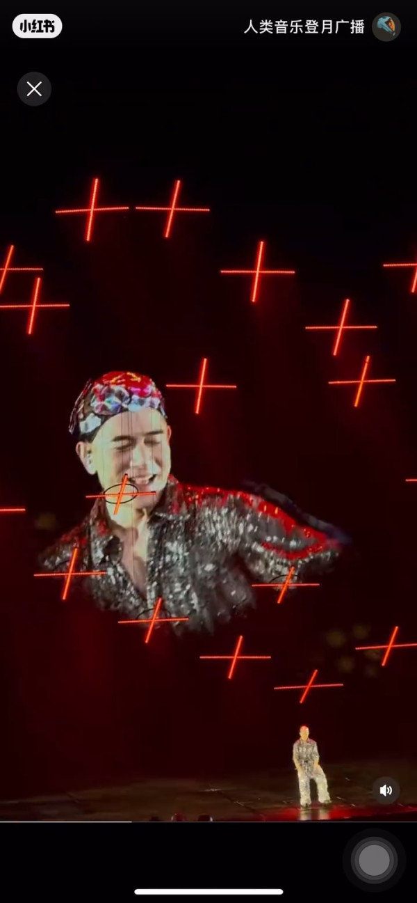 郭富城台北演唱會墮台傳巨響 右手遭重擊 起身忍痛完成表演