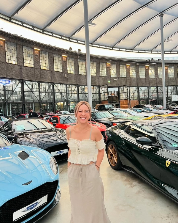 德國潮什麼｜「旅遊達人」梁芷珮曬絕密泳裝照 橙色比堅尼盡顯弗爆身材 