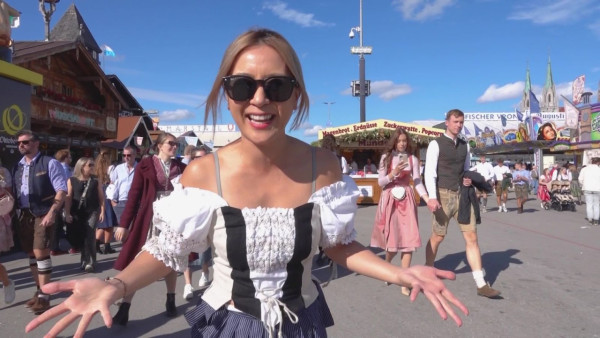 德國潮什麼｜「旅遊達人」梁芷珮曬絕密泳裝照 橙色比堅尼盡顯弗爆身材 