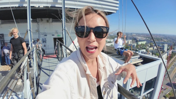 德國潮什麼｜「旅遊達人」梁芷珮曬絕密泳裝照 橙色比堅尼盡顯弗爆身材 