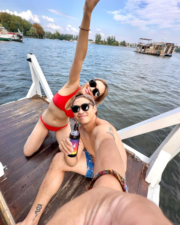 德國潮什麼｜「旅遊達人」梁芷珮曬絕密泳裝照 橙色比堅尼盡顯弗爆身材 