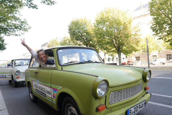 德國潮什麼｜「旅遊達人」梁芷珮曬絕密泳裝照 橙色比堅尼盡顯弗爆身材 