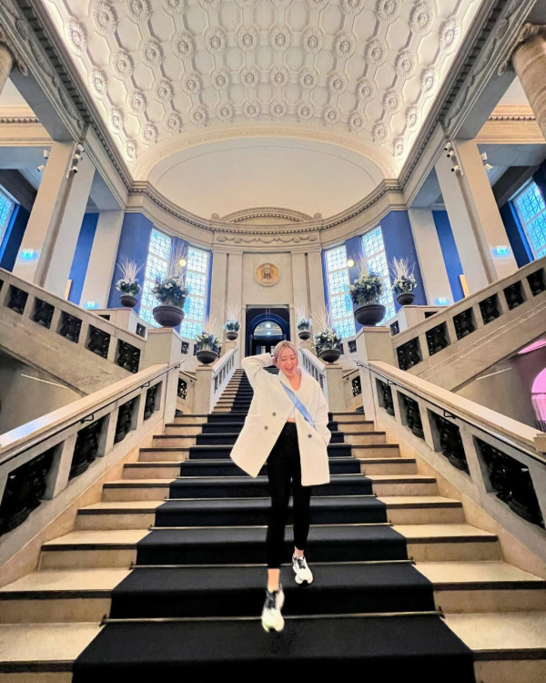 德國潮什麼｜「旅遊達人」梁芷珮曬絕密泳裝照 橙色比堅尼盡顯弗爆身材 