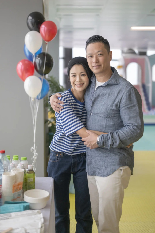 胡杏兒慶祝結婚9周年 一家五口超幸福花式放閃晒兩公婆舊照惹網民熱議