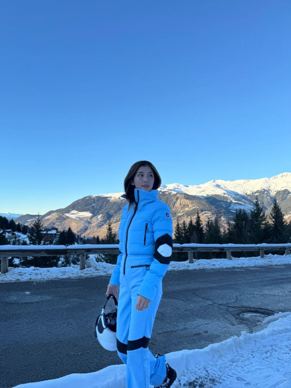 百億新抱吳千語赴韓晚宴Deep V到肚臍！撼贏何超蓮！傲人身材貴氣獲讚美到發光 