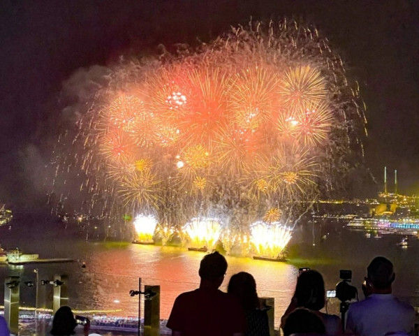 超好氣氛！除夕倒數好去處2025 | 酒店天台派對／任飲任食／溜冰倒數