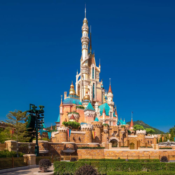 內地客遊香港迪士尼問園內火車可直達深圳？意外引出網民各式爆笑回應 