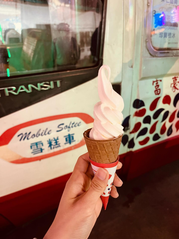 旅客嫌香港雪糕車雪糕唔特別 認為一品牌更佳 網民熱議：食情懷/確實難食 