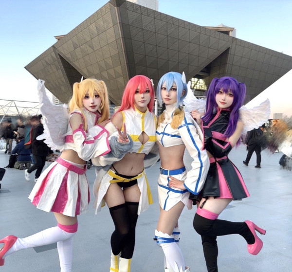 「天使空挺隊」Cosplay 降臨日本C105盛會 還原《2.5次元的誘惑》全員場面