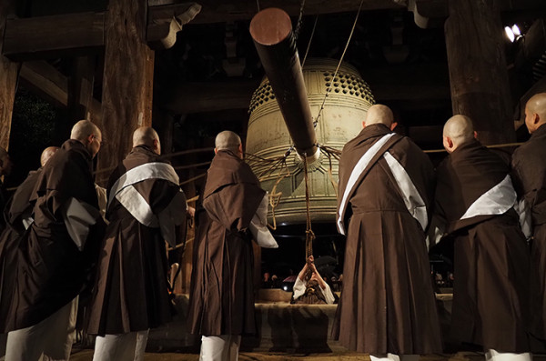 日本除夕敲鐘儀式（圖片來源：知恩院）