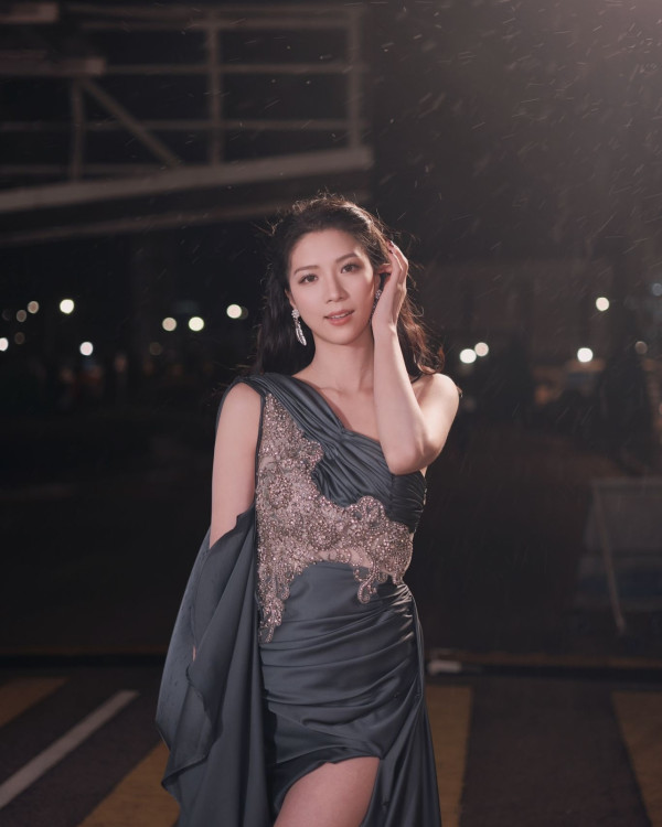 30歲陳曉華生圖瘋傳揭最真實容貌！零修圖狀態驚人獲一致認證比上鏡更靚