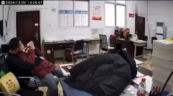 內地高中師生親暱影片流出 互相摟抱親吻 教育局已介入調查 