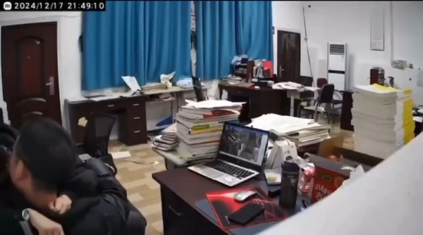 內地高中師生親暱影片流出 互相摟抱親吻 教育局已介入調查 