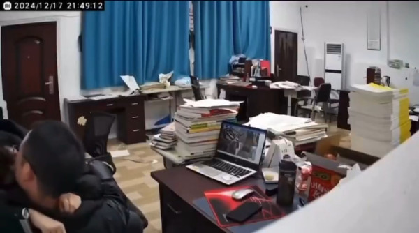 內地高中師生親暱影片流出 互相摟抱親吻 教育局已介入調查 