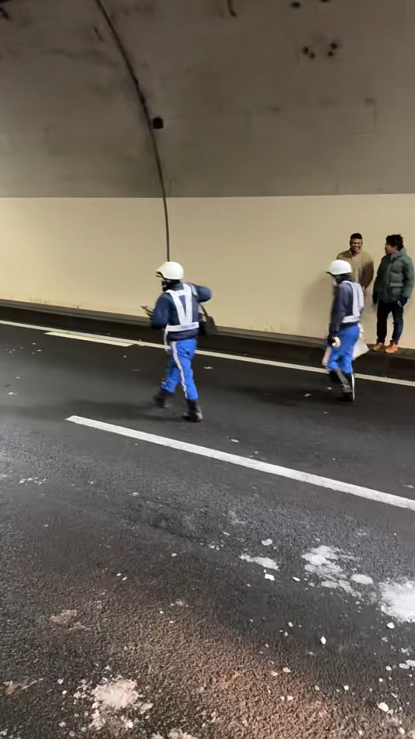 日本自駕香港女遊客誤將油門當剎車 撞入伊豆蕎麥麵店致一名顧客骨折 