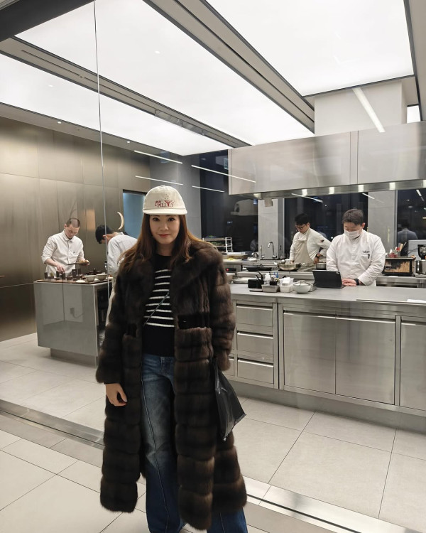 前港姐冠軍孖囡囡美國行年宵 大讚有新年氣氛:以為返咗香港