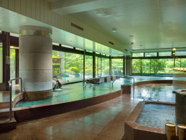 日本4大人氣溫泉+住宿推介丨私人風呂／望富士山／浪漫雪景 