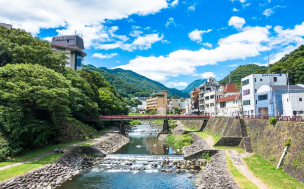 日本4大人氣溫泉+住宿推介丨私人風呂／望富士山／浪漫雪景 
