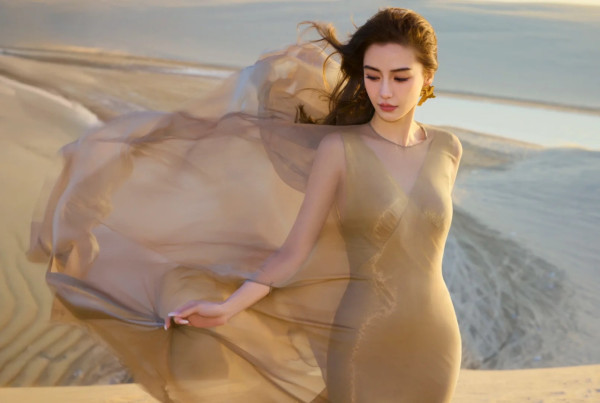 Angelababy沙漠美圖曝光 網民大讚有神性/顏值重返巔峰：都回來了 