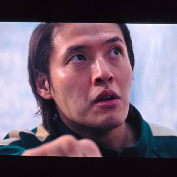 魷魚遊戲2︱姜河那「抓石子」素人替身曝光！婚禮前一天拍攝 到場見大cast勁震驚！ 