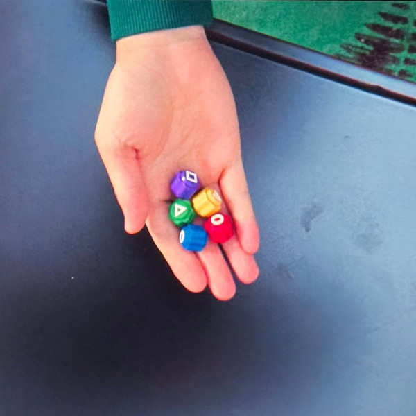 魷魚遊戲2︱姜河那「抓石子」素人替身曝光！婚禮前一天拍攝 到場見大cast勁震驚！ 