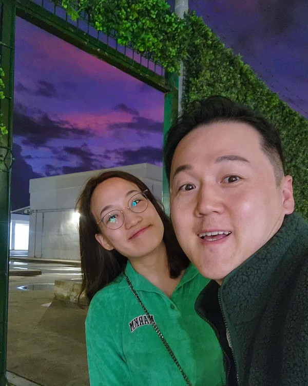 魷魚遊戲2︱姜河那「抓石子」素人替身曝光！婚禮前一天拍攝 到場見大cast勁震驚！ 