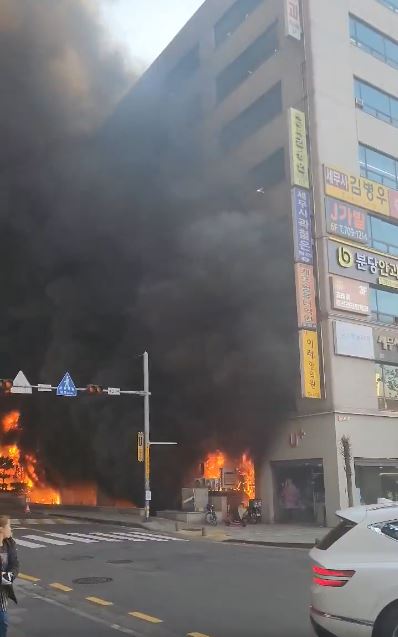 首爾城南市商廈發生火災致多人被困 最少12人受傷 當局出動逾百消防員救火 