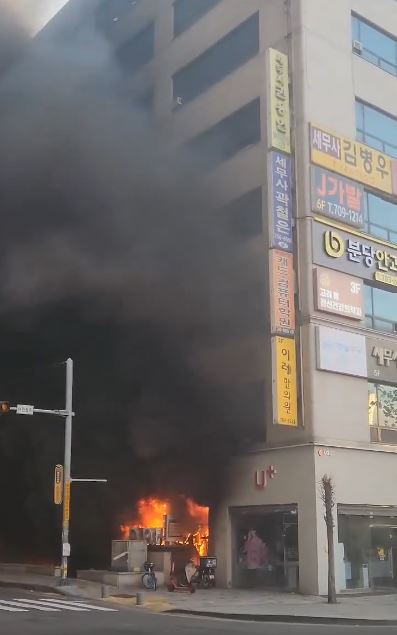 首爾城南市商廈發生火災致多人被困 最少12人受傷 當局出動逾百消防員救火 