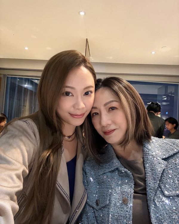 愛回家｜葉蒨文媽媽撞樣天后鄭秀文？凍齡美貌震驚網民：完全不像年屆70！ 