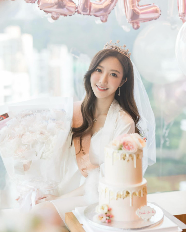 何依婷「肥肚唔肥身」獲封最美孕婦！陀B五個月大晒雪地靚相極唯美