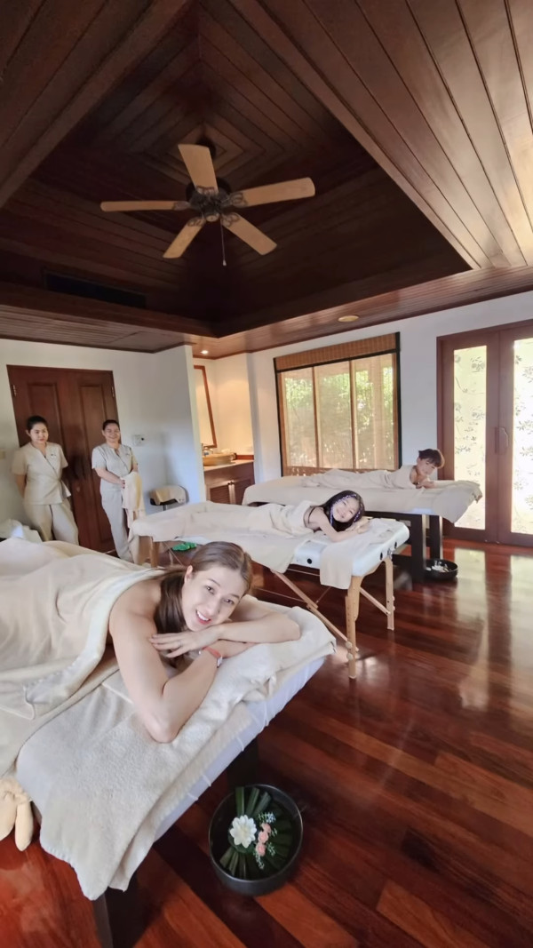 鍾嘉欣激罕公開加拿大4千呎獨立屋內貌！旋轉樓梯/一望無際花園！ 